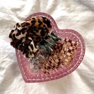 Hair accessories + pink heart-shaped dish 💖 bundle